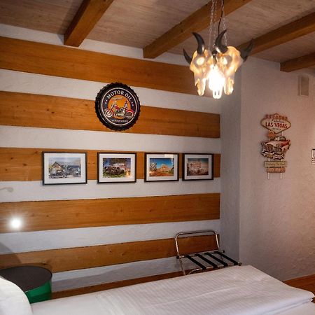 Motorworld Inn Warthausen Eksteriør bilde